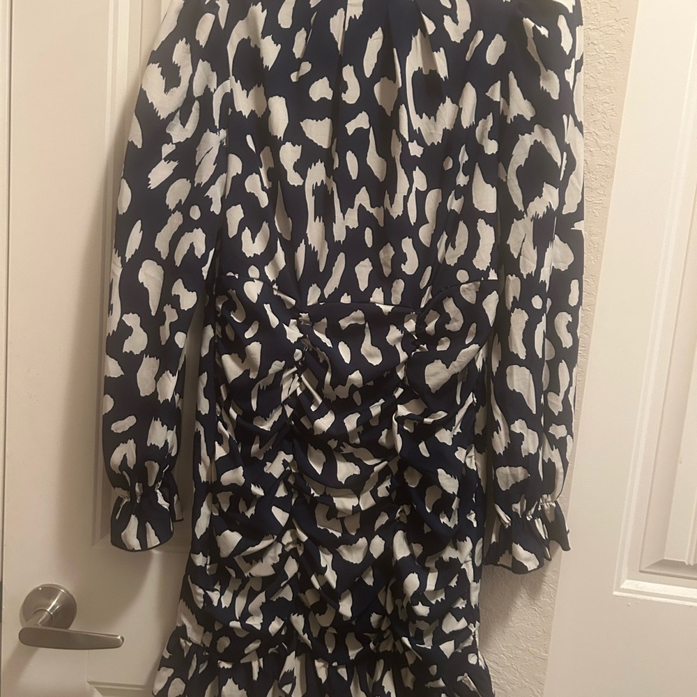 Chic Blue and White Patterned Dress